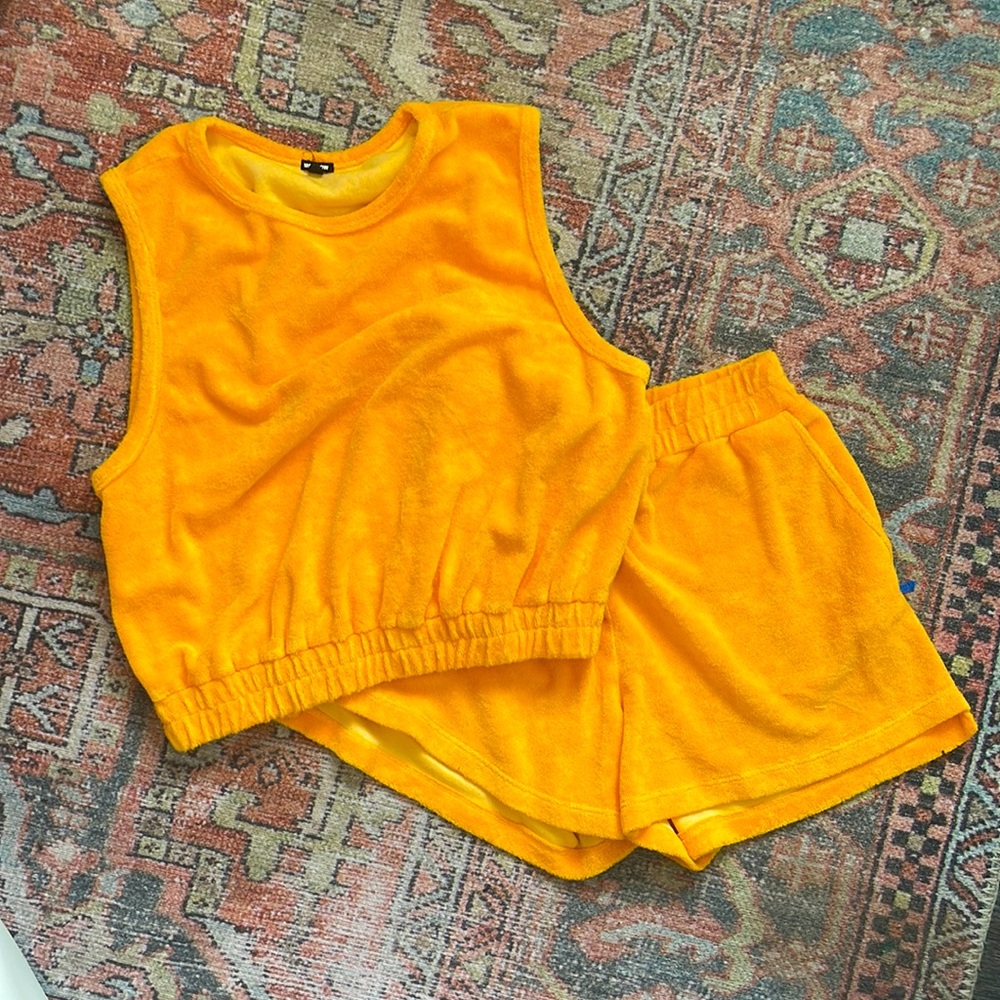 Monrow 2 piece Terry cloth set. Top size Medium Bottoms size Small